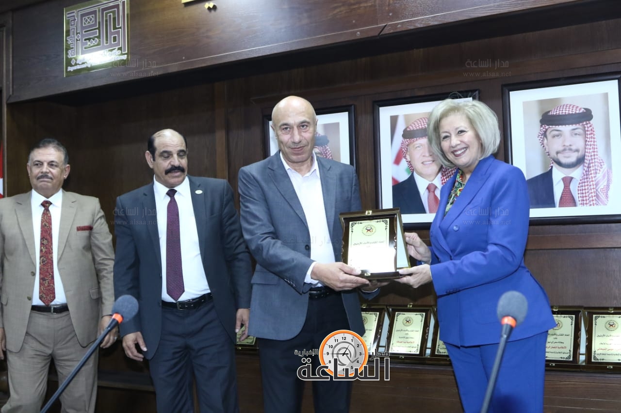 Madar Al-Saa Images 0.940172372936821