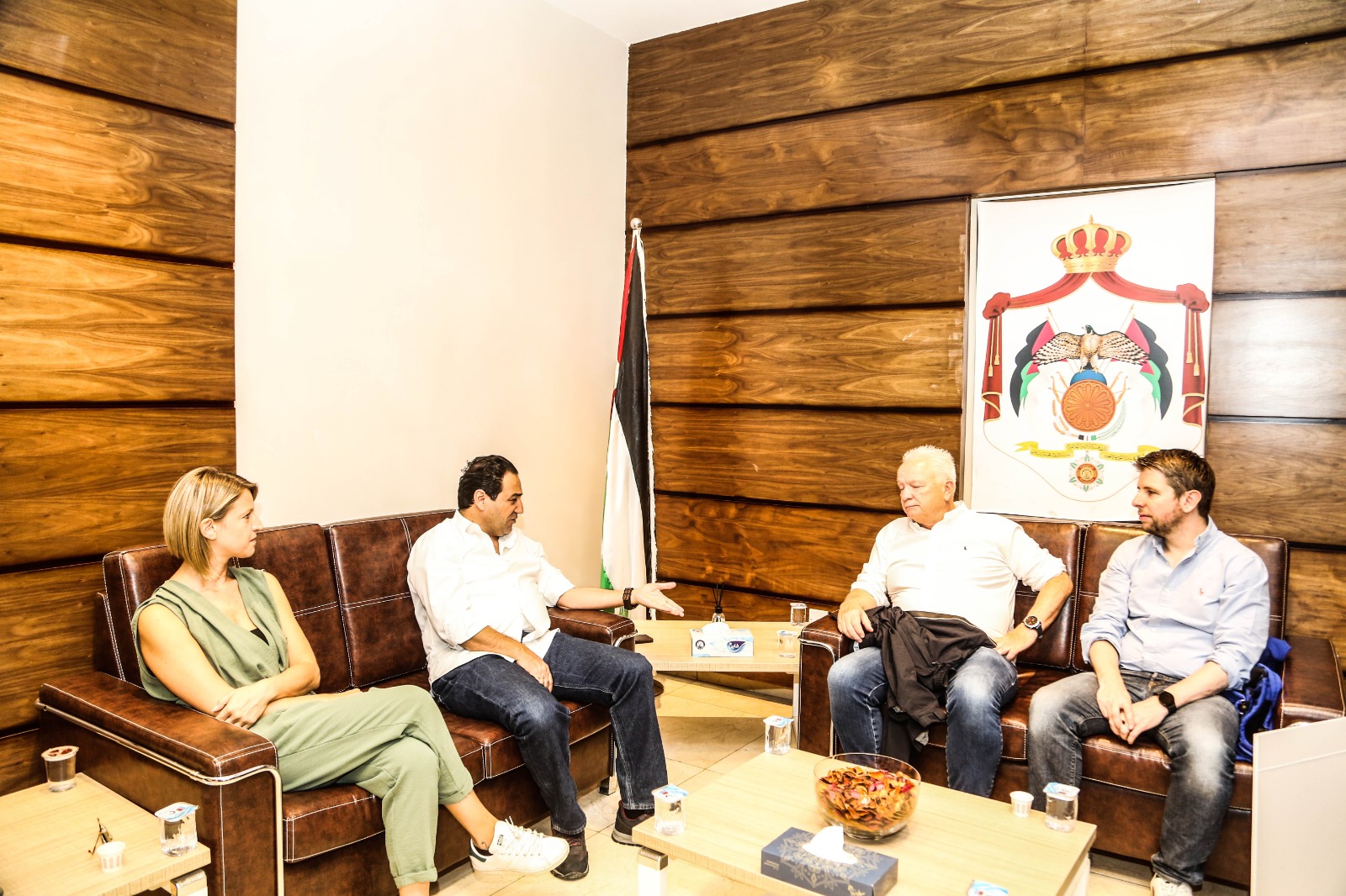 Madar Al-Saa Images 0.5441539430530957