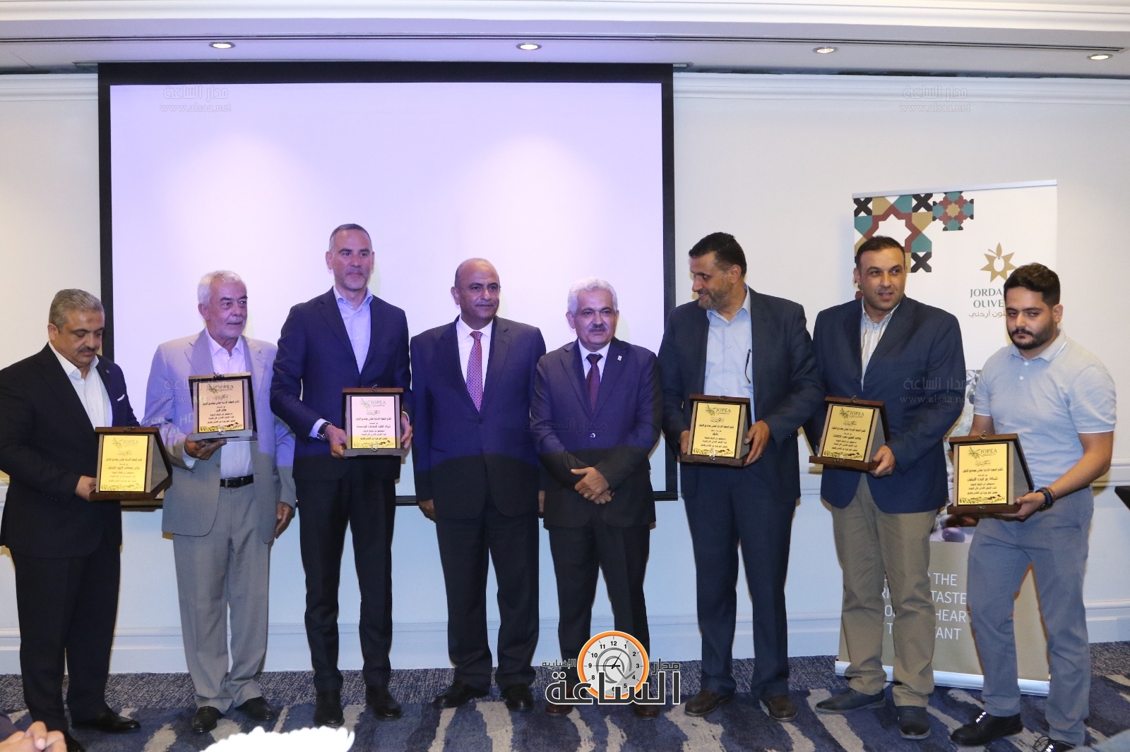 Madar Al-Saa Images 0.6213582381662635