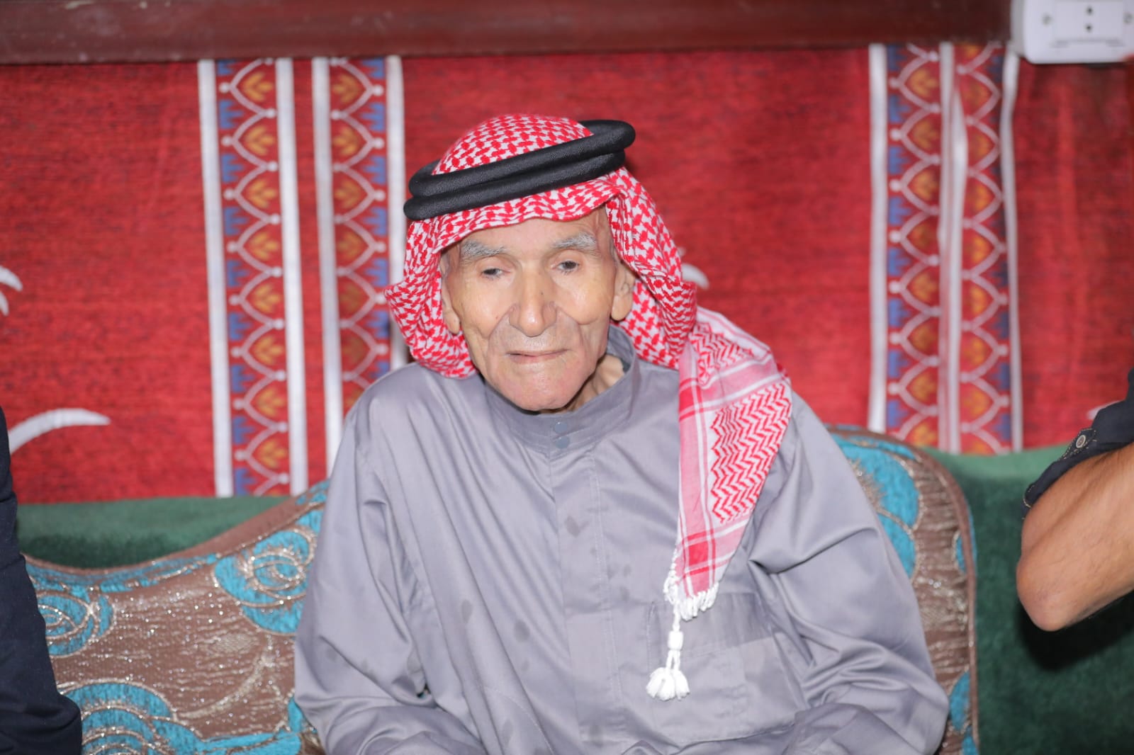 Madar Al-Saa Images 0.9432984373862747