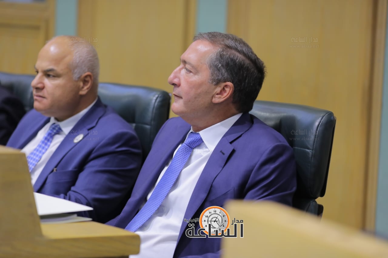 Madar Al-Saa Images 0.5240415645382086