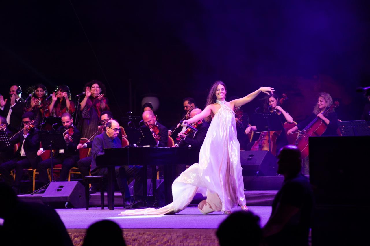 Madar Al-Saa Images 0.0008117516426013882