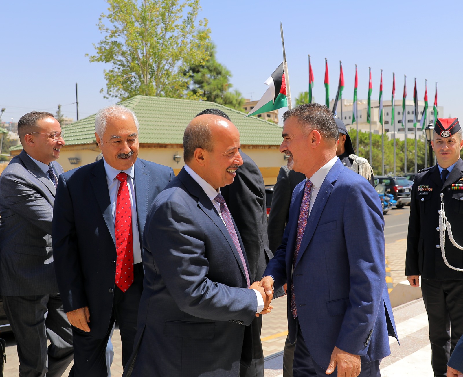 Madar Al-Saa Images 0.0898967714272163