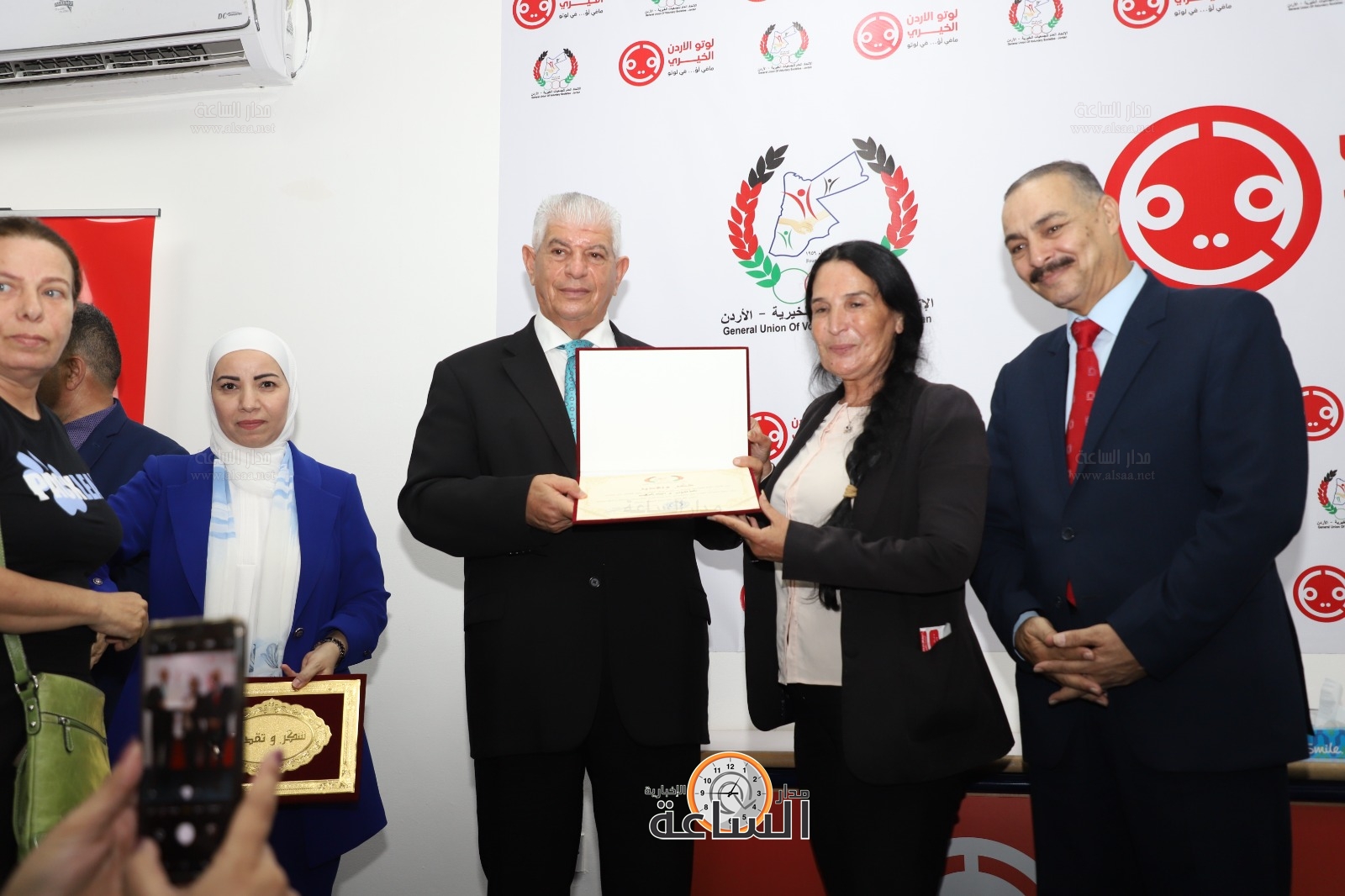 Madar Al-Saa Images 0.3362848849430351