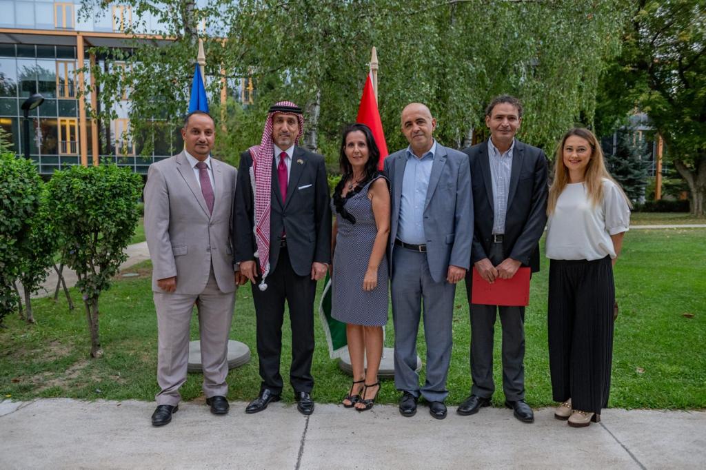 Madar Al-Saa Images 0.5424574239516928