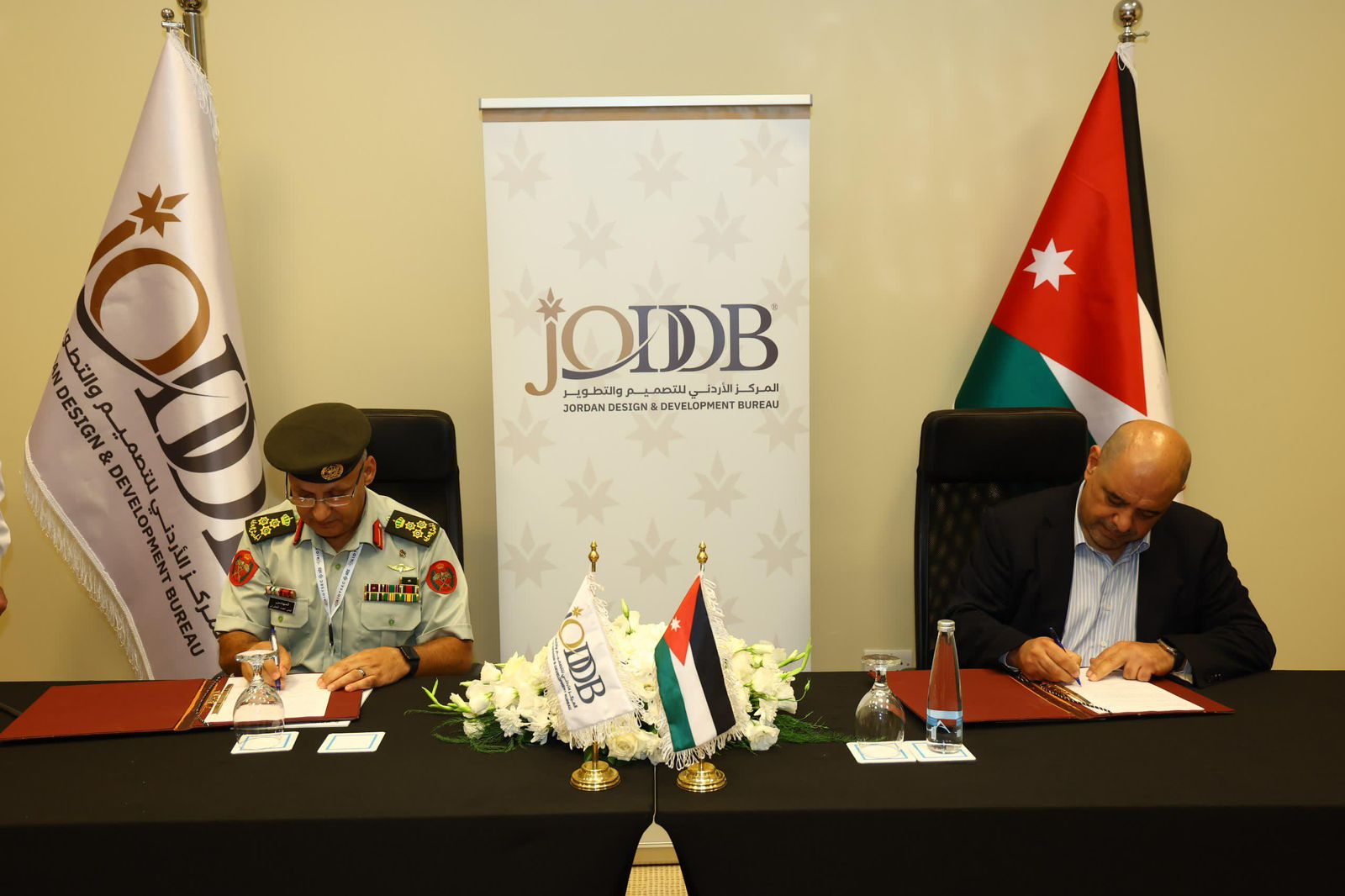 Madar Al-Saa Images 0.061069938404496815