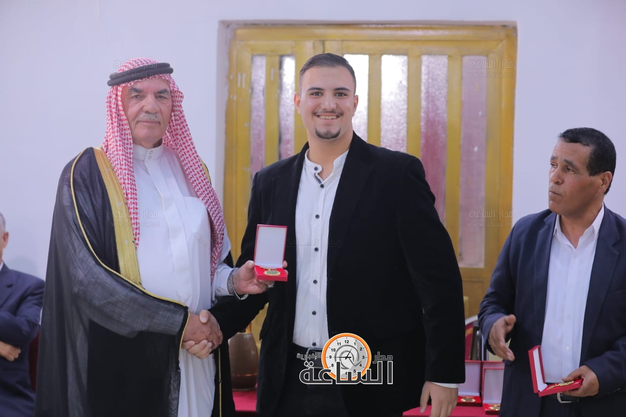 Madar Al-Saa Images 0.38486745883422224