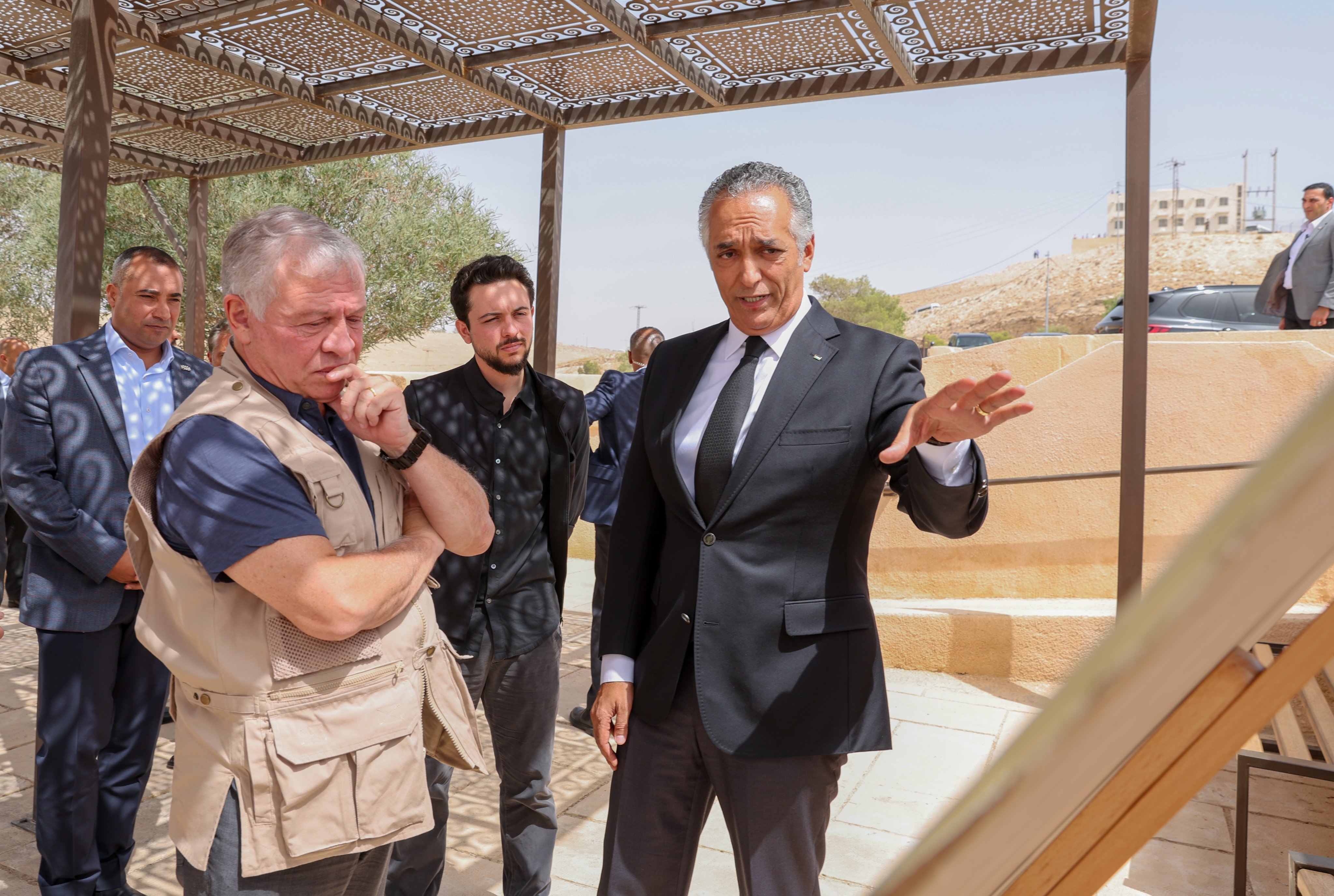 Madar Al-Saa Images 0.6305441355002366