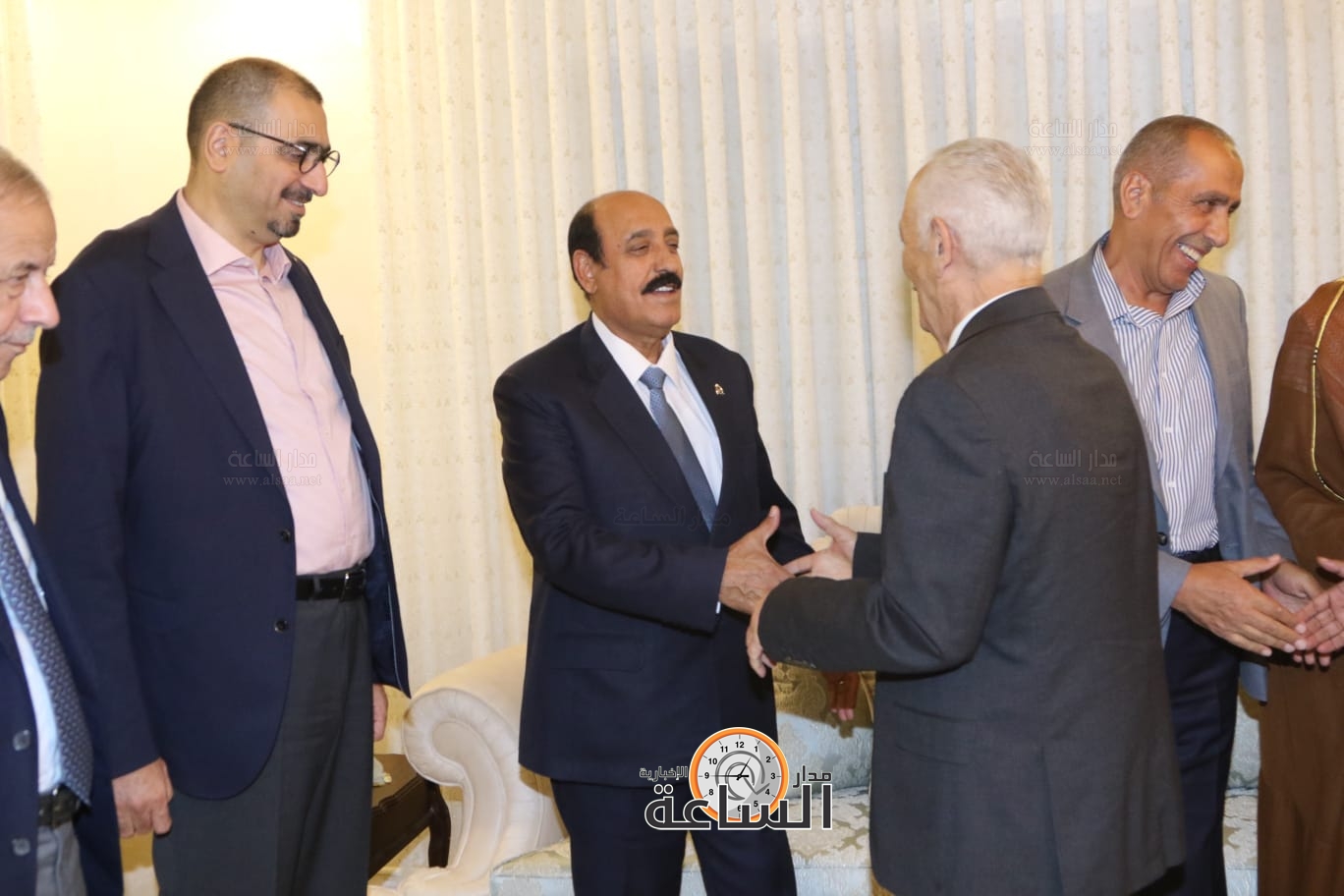 Madar Al-Saa Images 0.8988744313383898