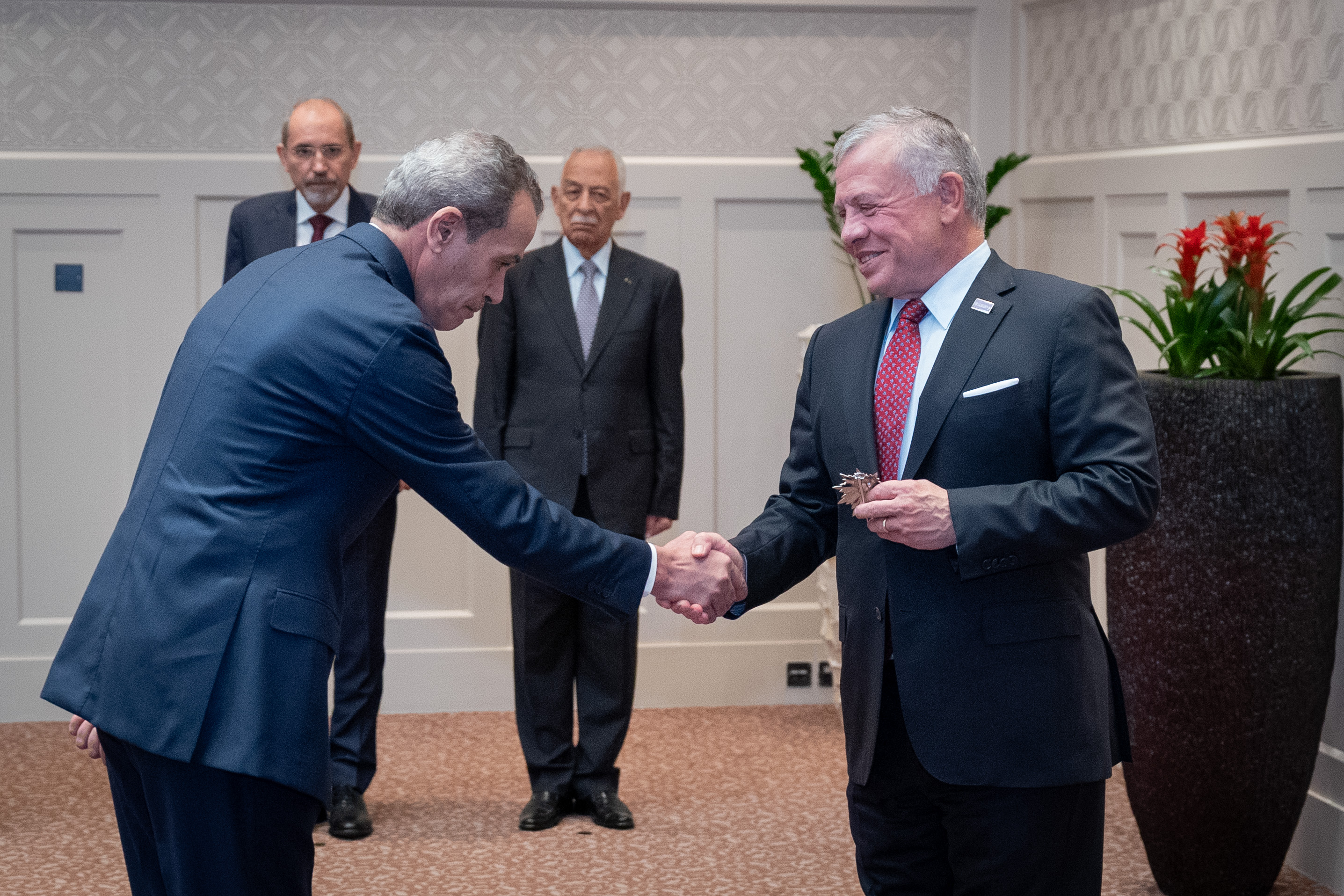 Madar Al-Saa Images 0.3711478345996553