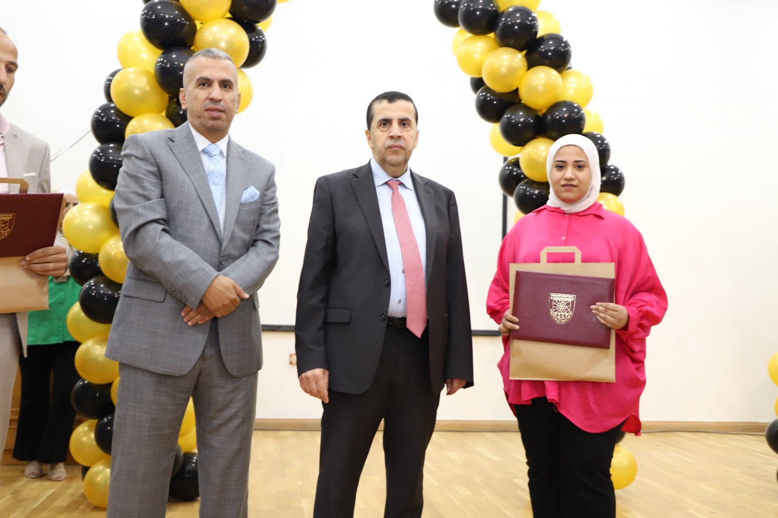 Madar Al-Saa Images 0.3701918227539176