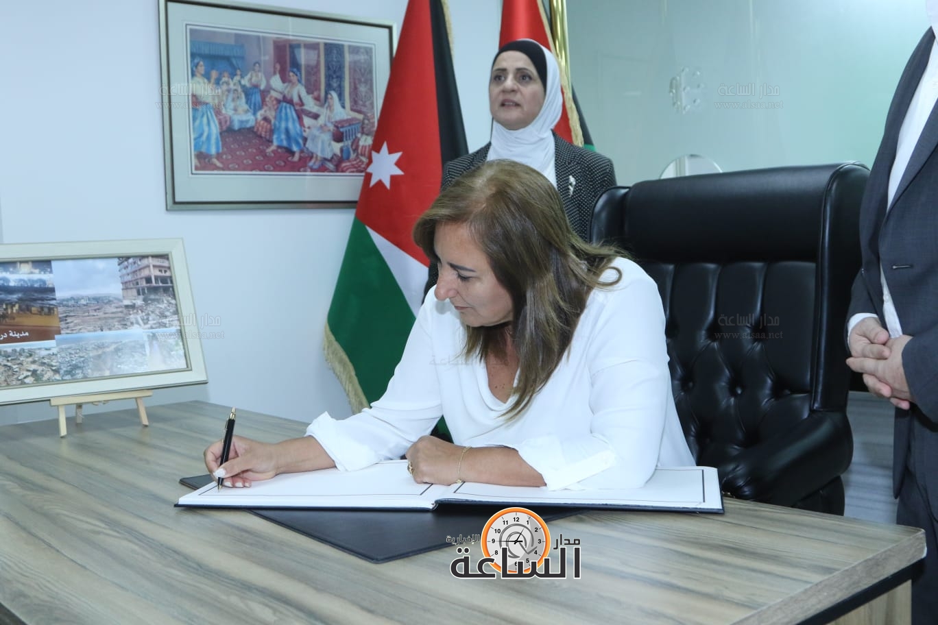 Madar Al-Saa Images 0.49226002563537363