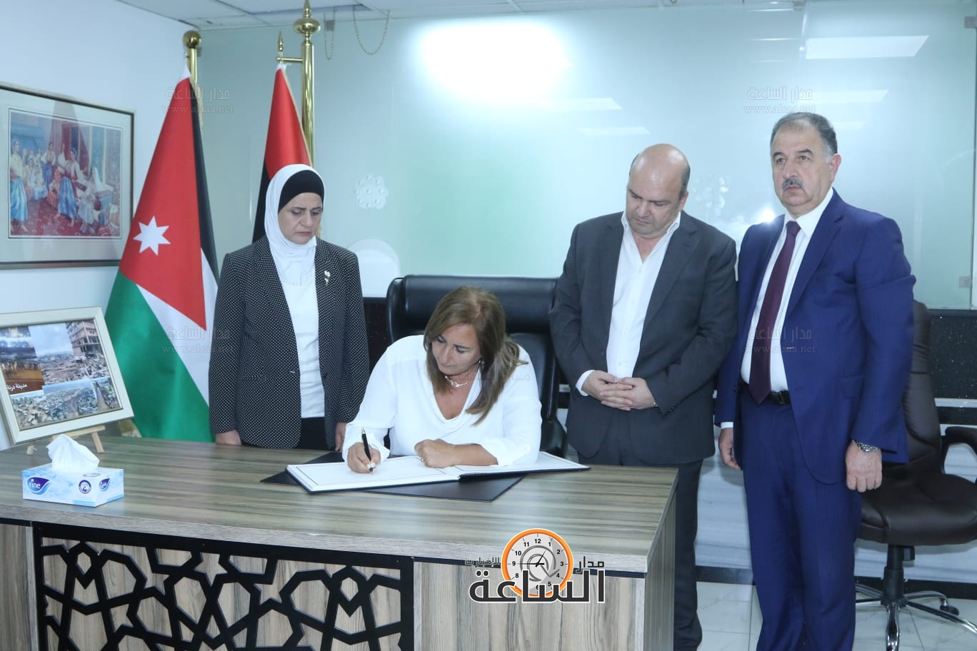 Madar Al-Saa Images 0.3595372390128677