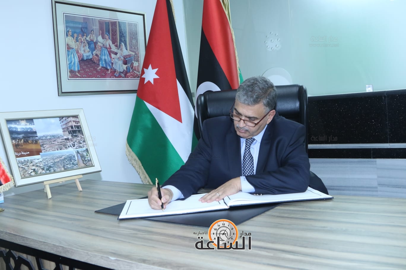 Madar Al-Saa Images 0.7708453536303265