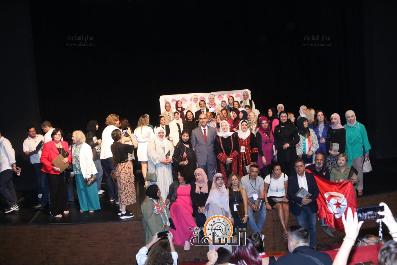 Madar Al-Saa Images 0.6633166384024869