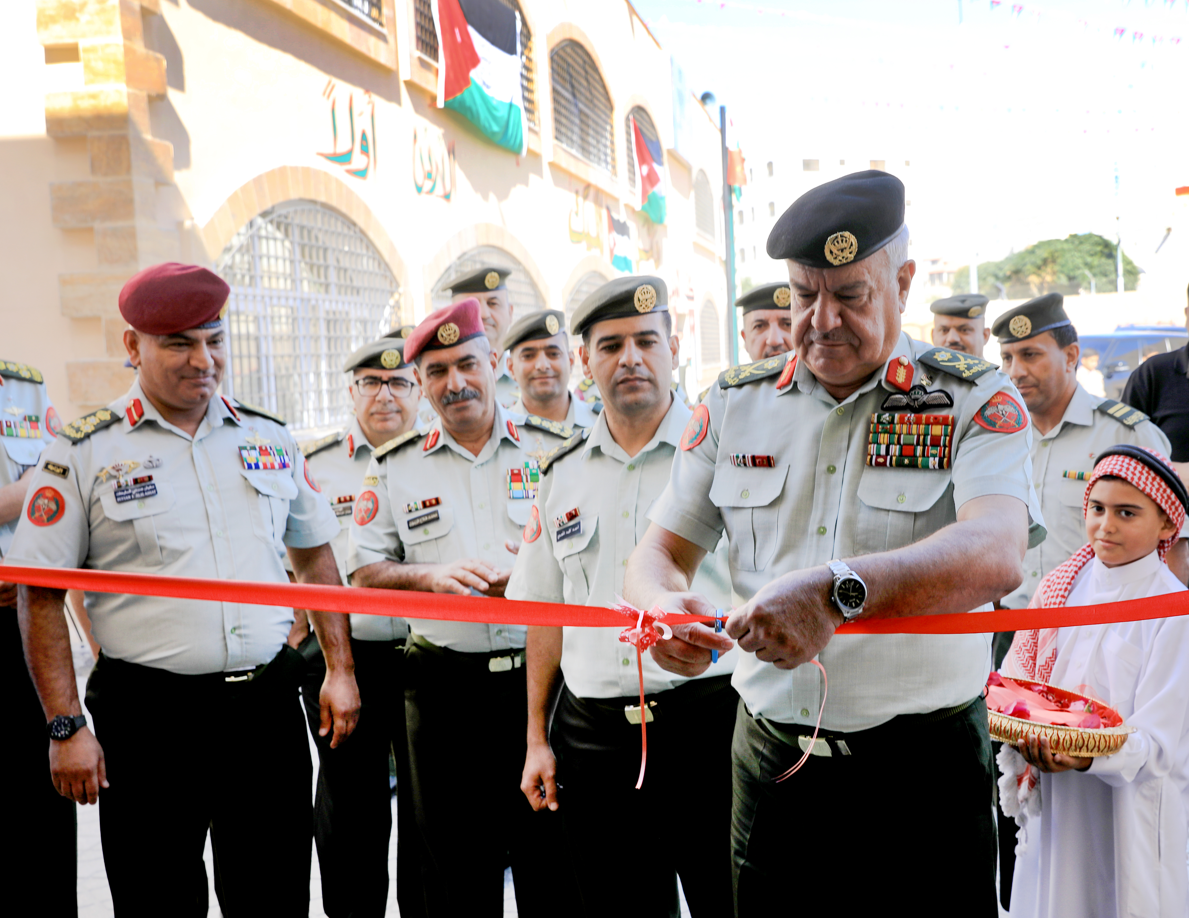 Madar Al-Saa Images 0.2596989474230045