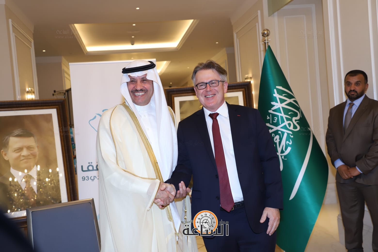 Madar Al-Saa Images 0.982317913470764