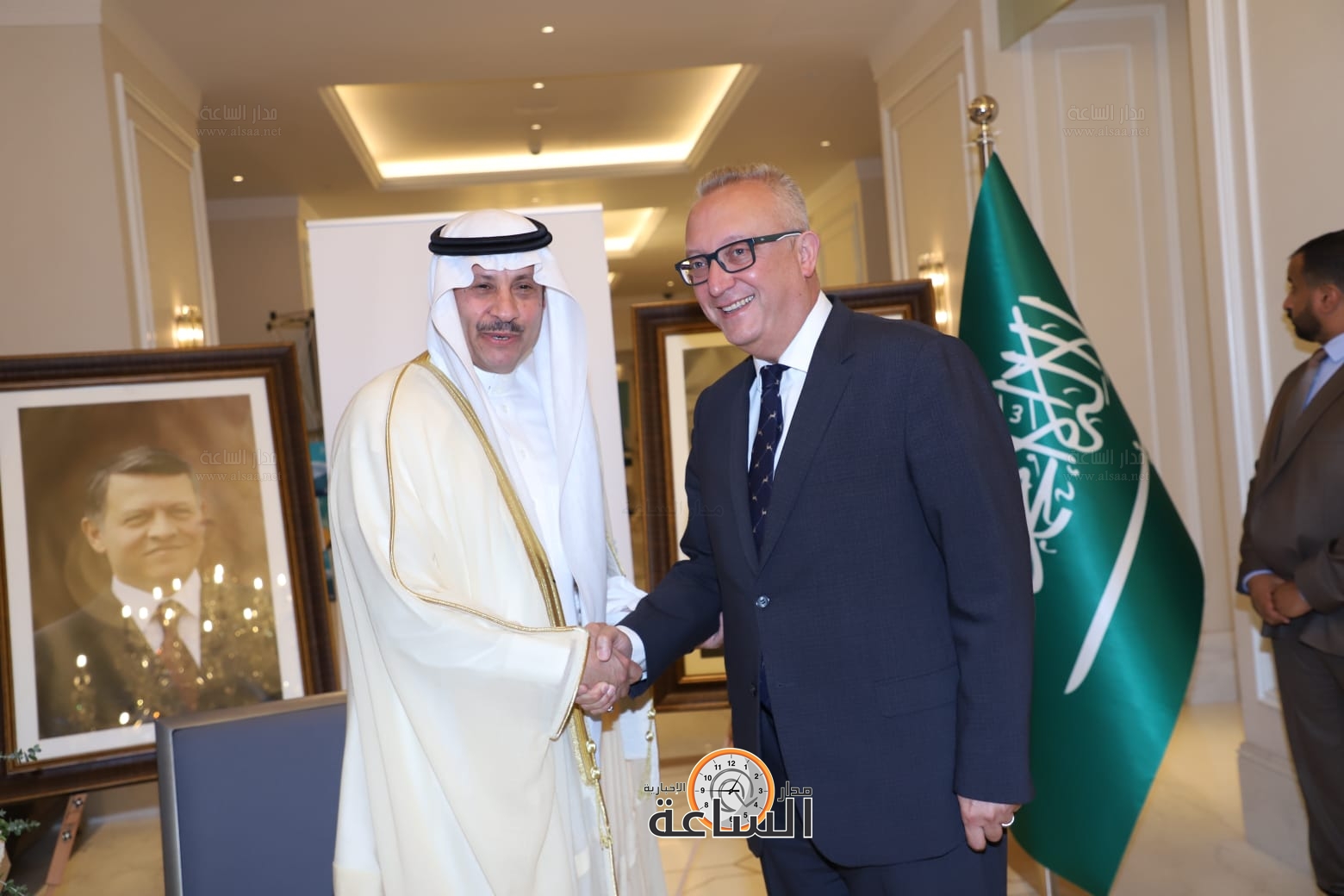 Madar Al-Saa Images 0.89940623285815