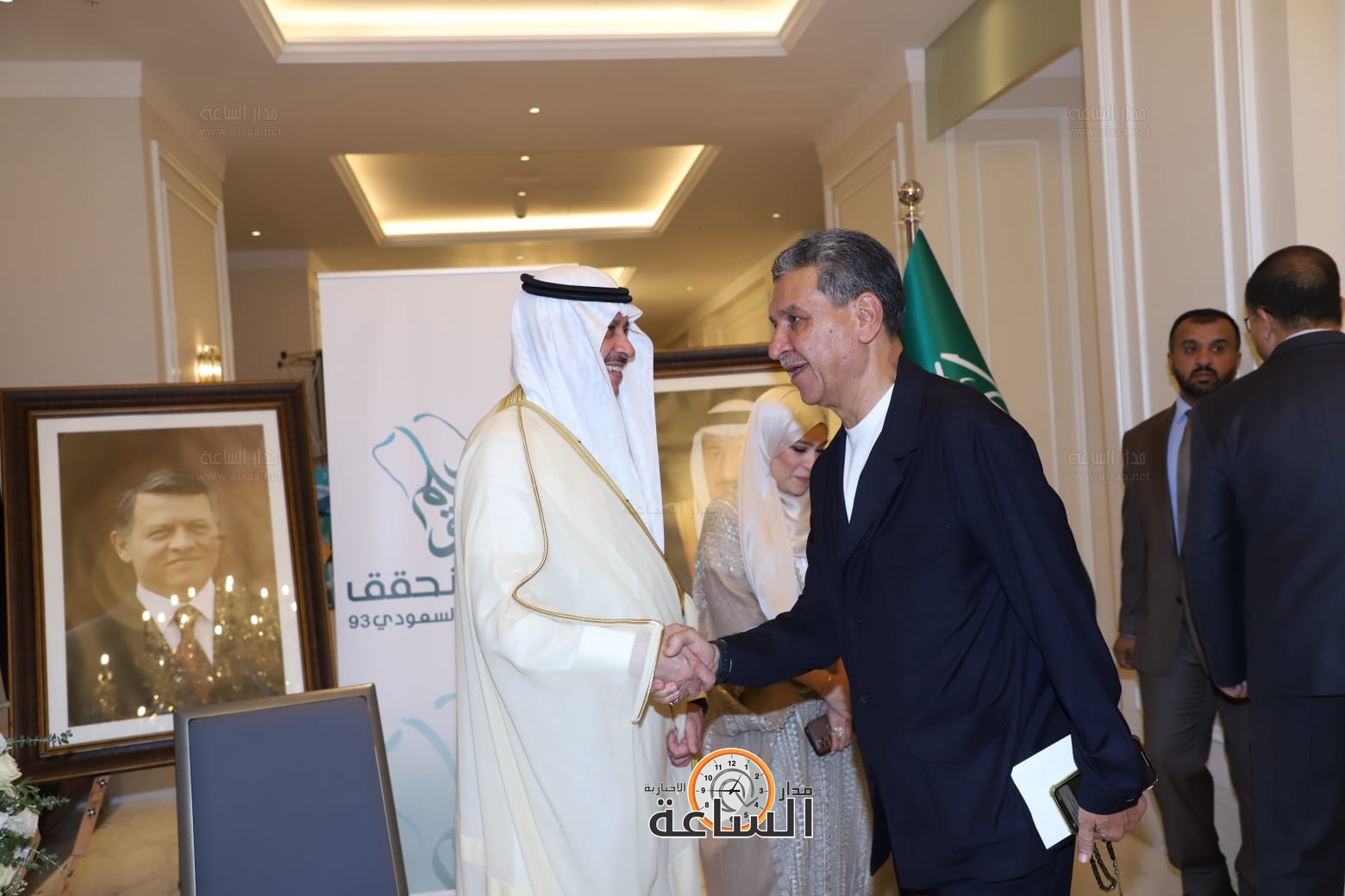 Madar Al-Saa Images 0.17638783540913572