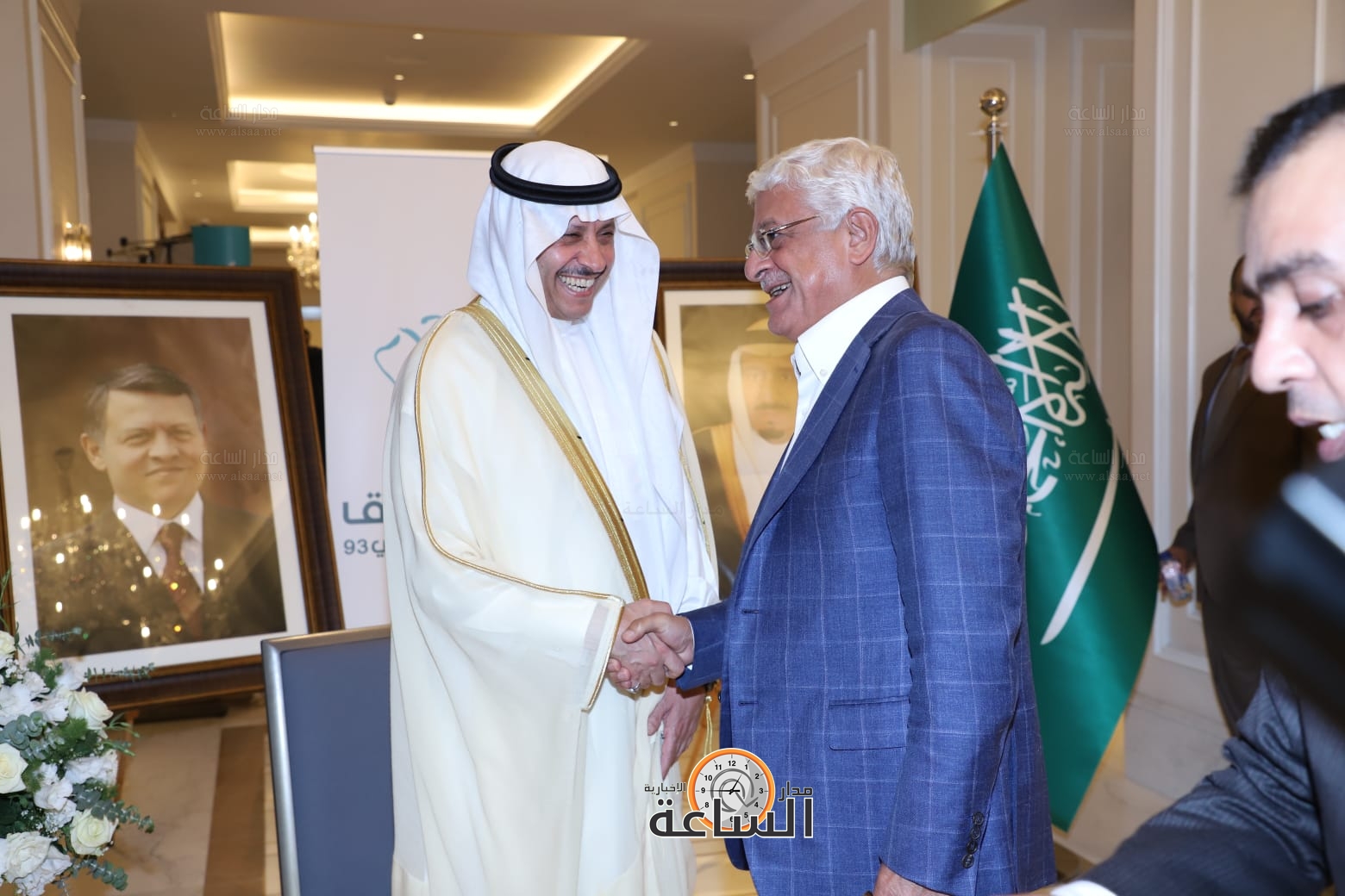 Madar Al-Saa Images 0.43439733838418815