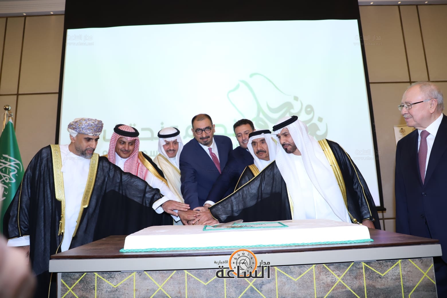 Madar Al-Saa Images 0.1650234805701376