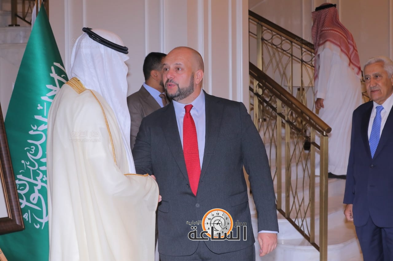 Madar Al-Saa Images 0.491867408856574