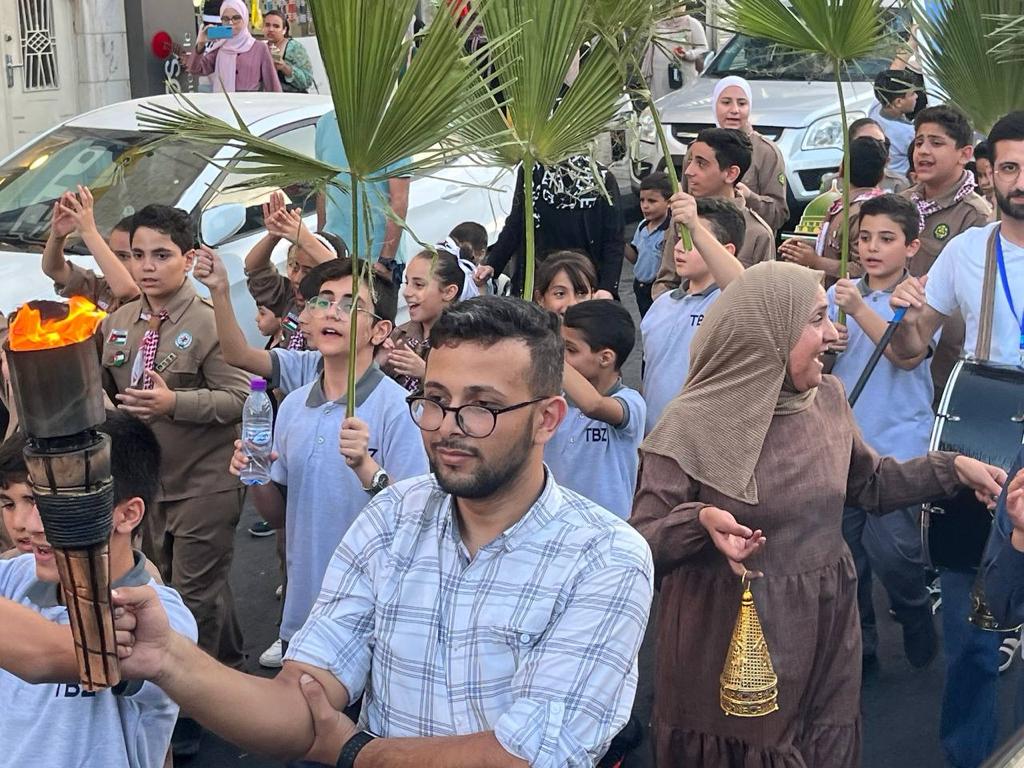 Madar Al-Saa Images 0.6431852465565753