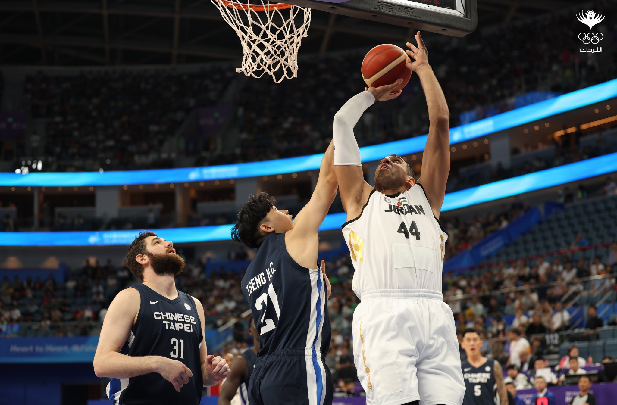 Madar Al-Saa Images 0.6865140528460465