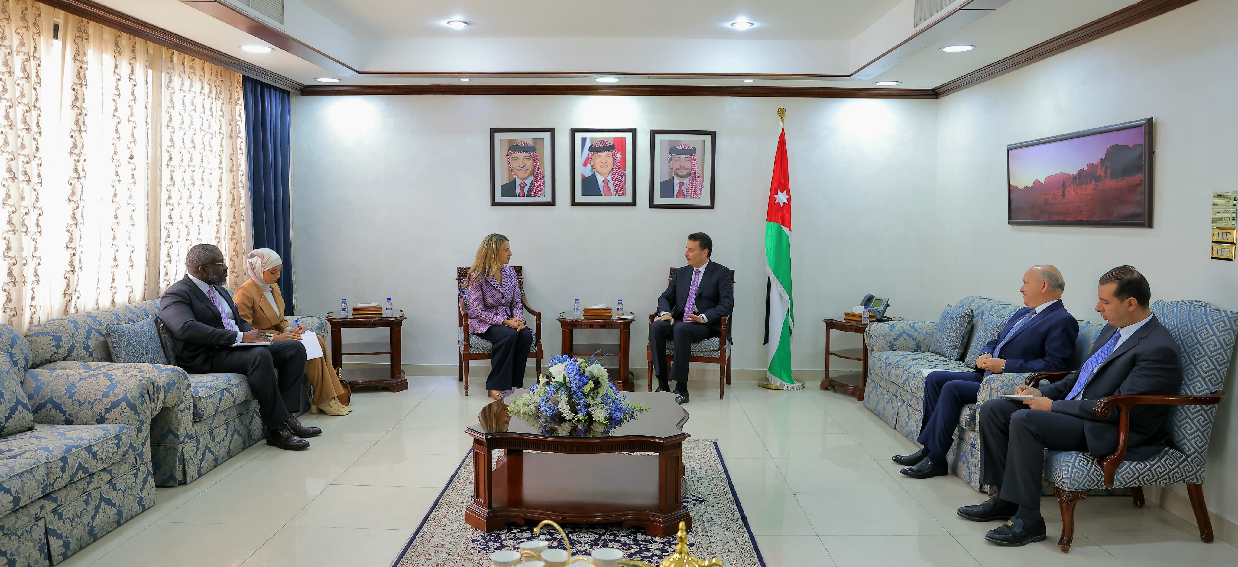 Madar Al-Saa Images 0.8448351059826802