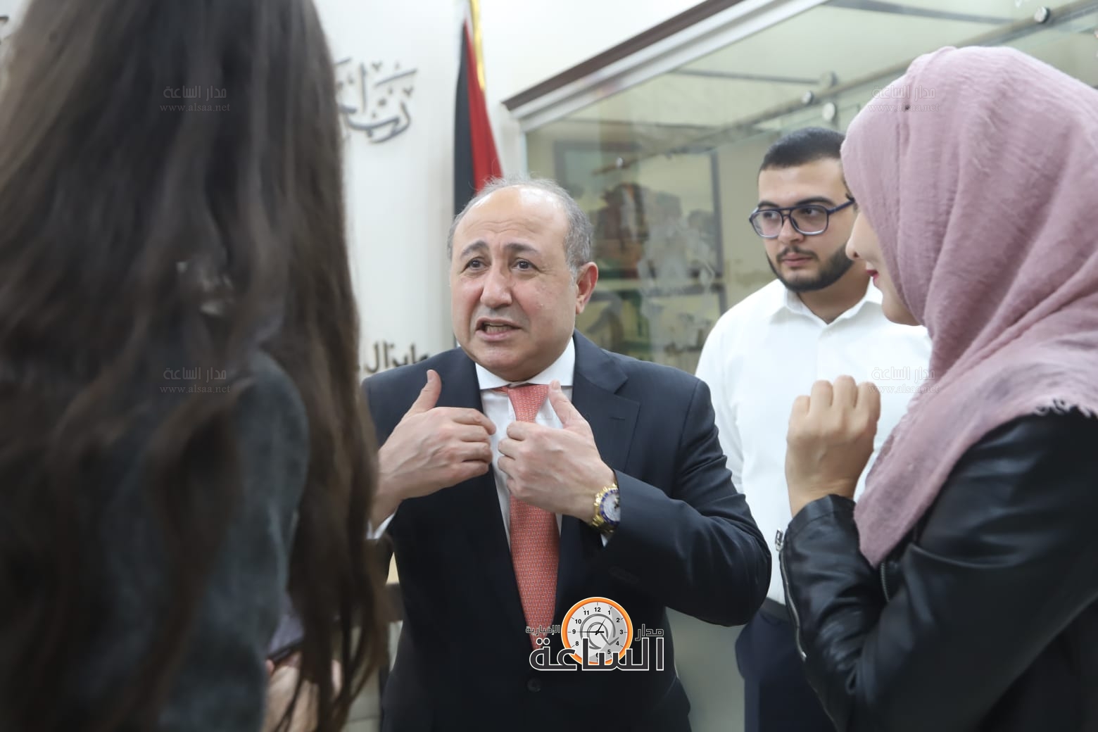 Madar Al-Saa Images 0.7155046566694914