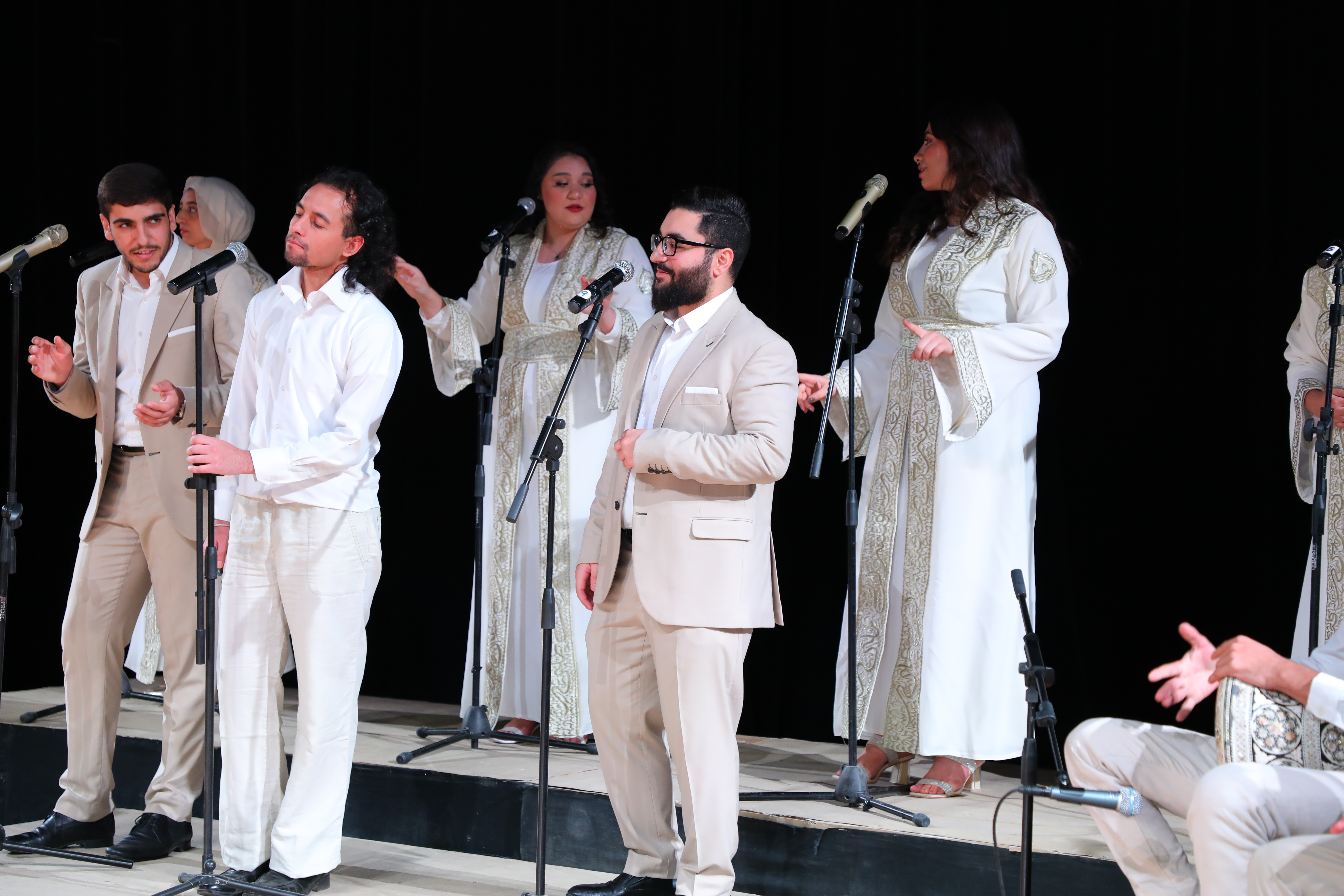 Madar Al-Saa Images 0.6291059339945135