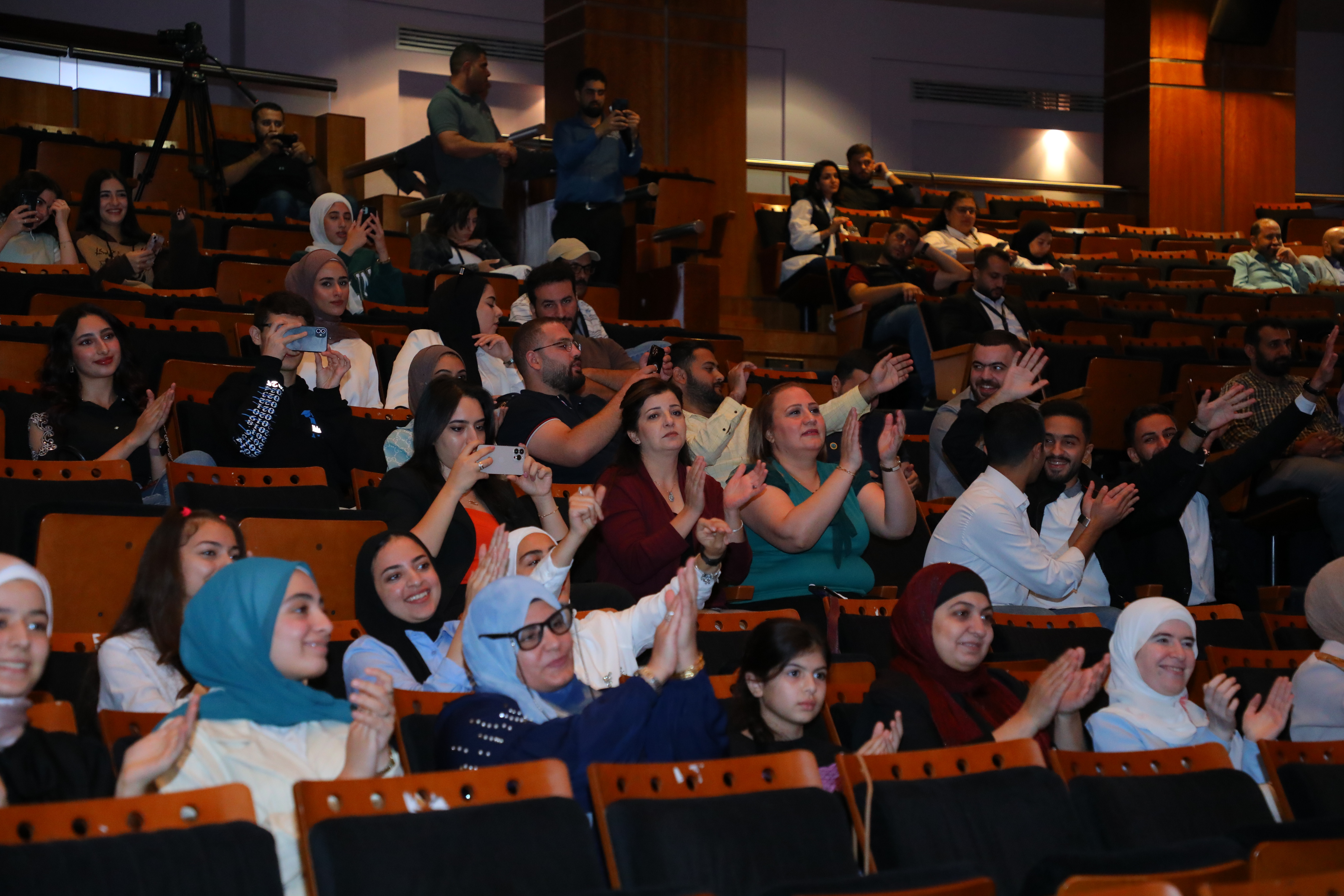 Madar Al-Saa Images 0.7213980727974021