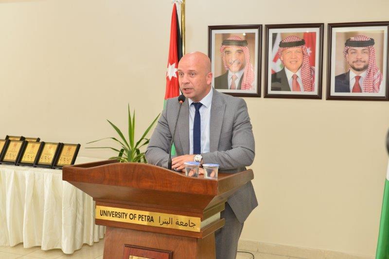 Madar Al-Saa Images 0.641488850488602