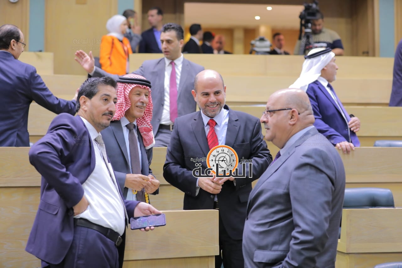 Madar Al-Saa Images 0.40383737828390465