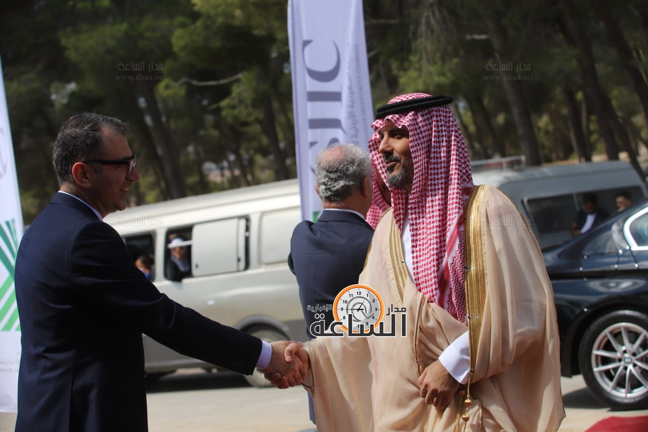 Madar Al-Saa Images 0.03506693615160139