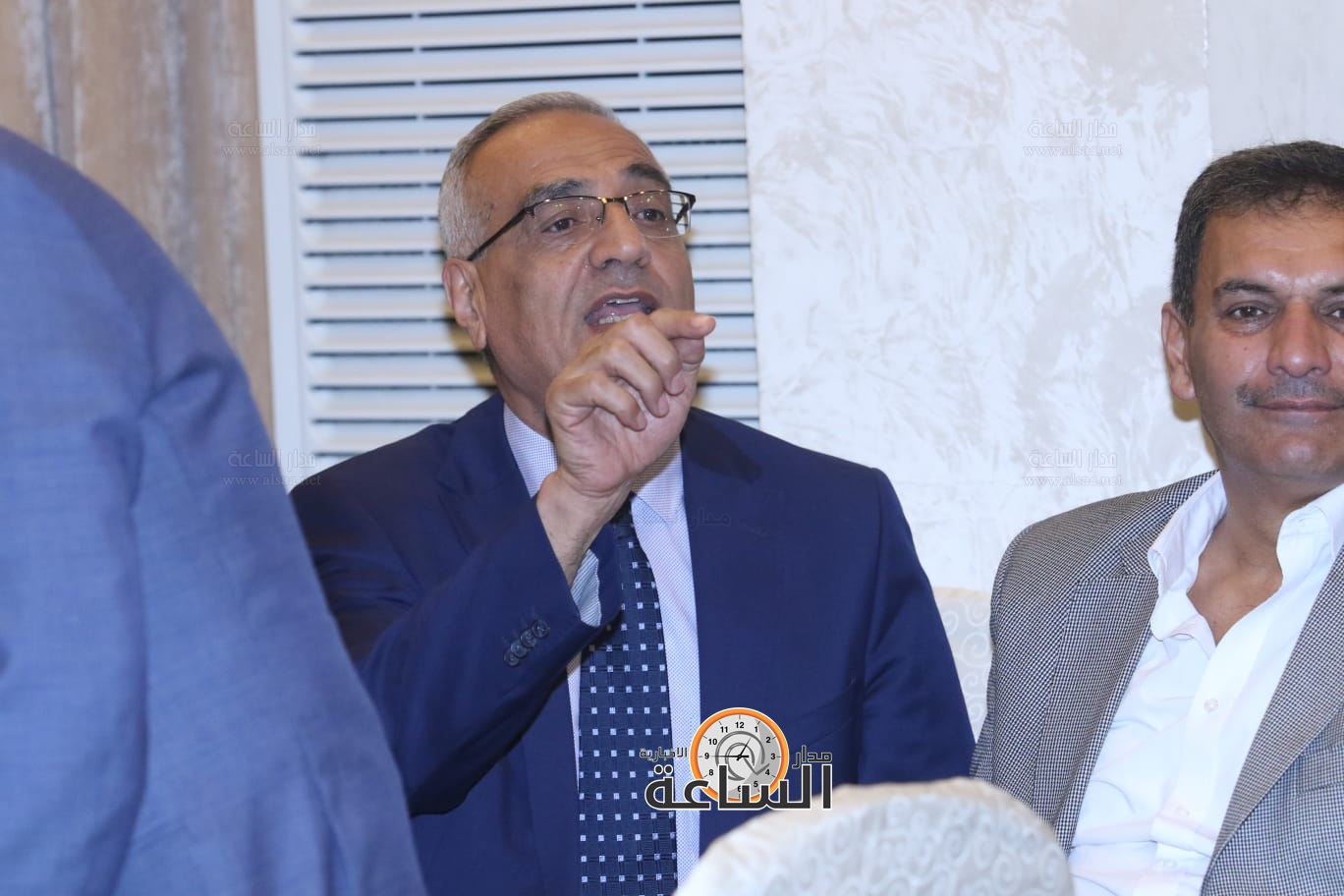 Madar Al-Saa Images 0.9771136181875654