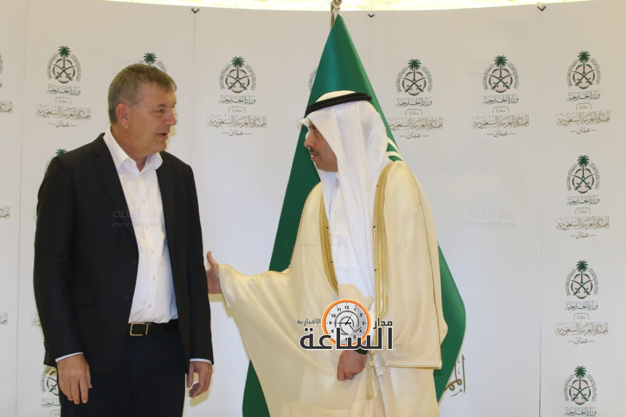 Madar Al-Saa Images 0.7732677307432861