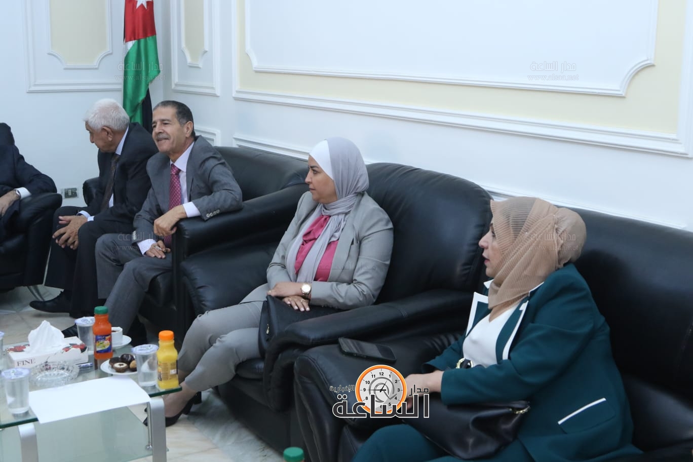 Madar Al-Saa Images 0.869473853830047