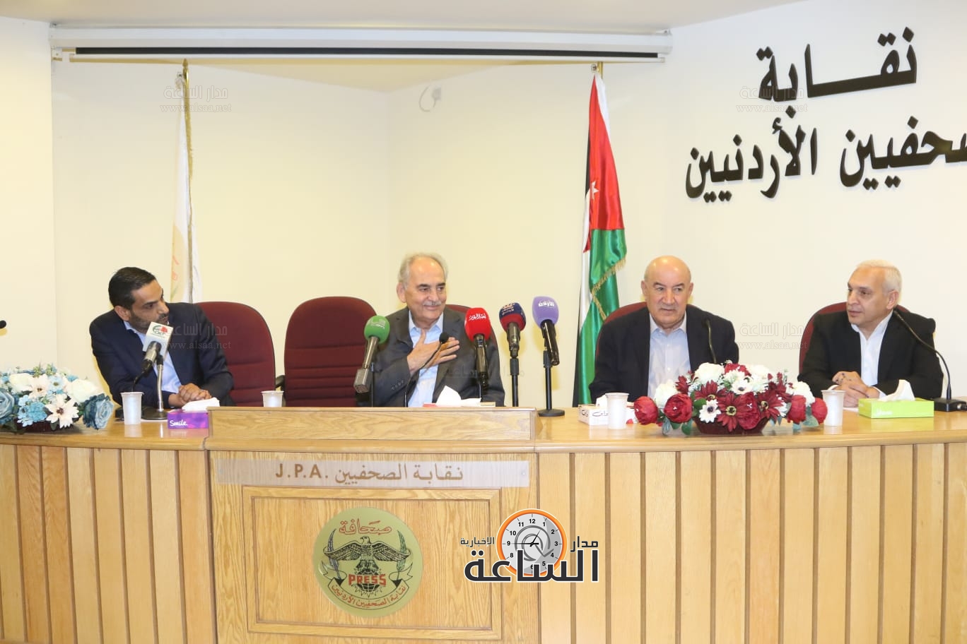 Madar Al-Saa Images 0.8269007777699444