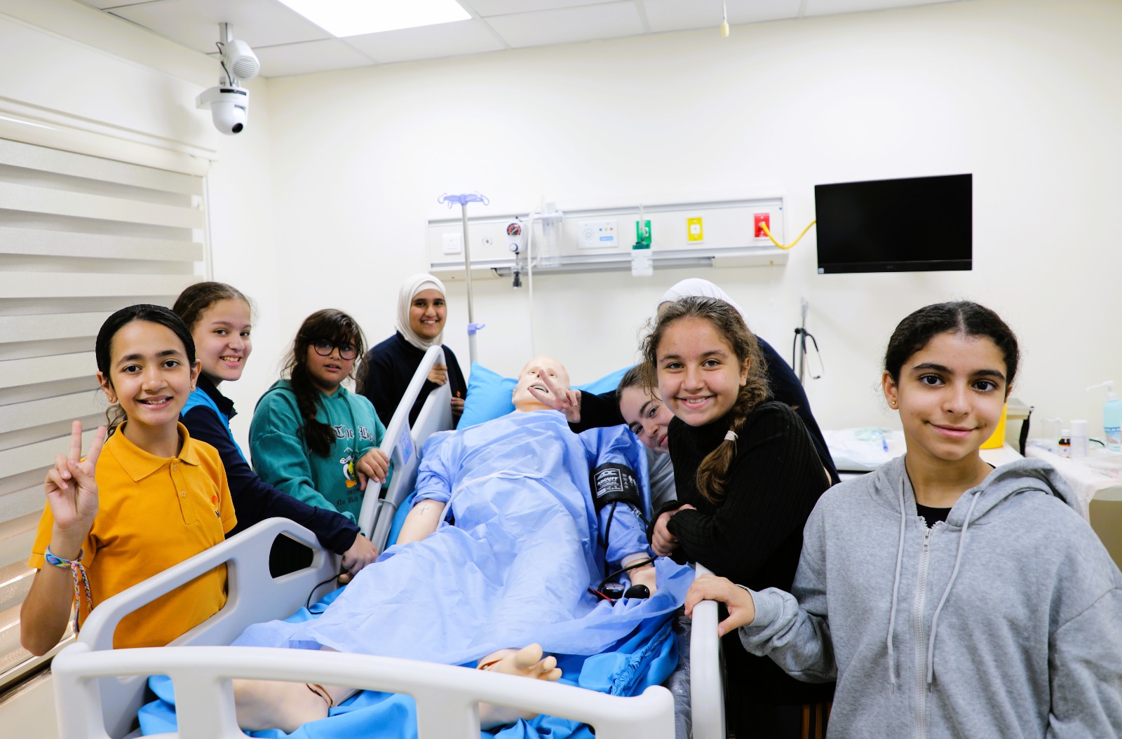 Madar Al-Saa Images 0.7477453474230209