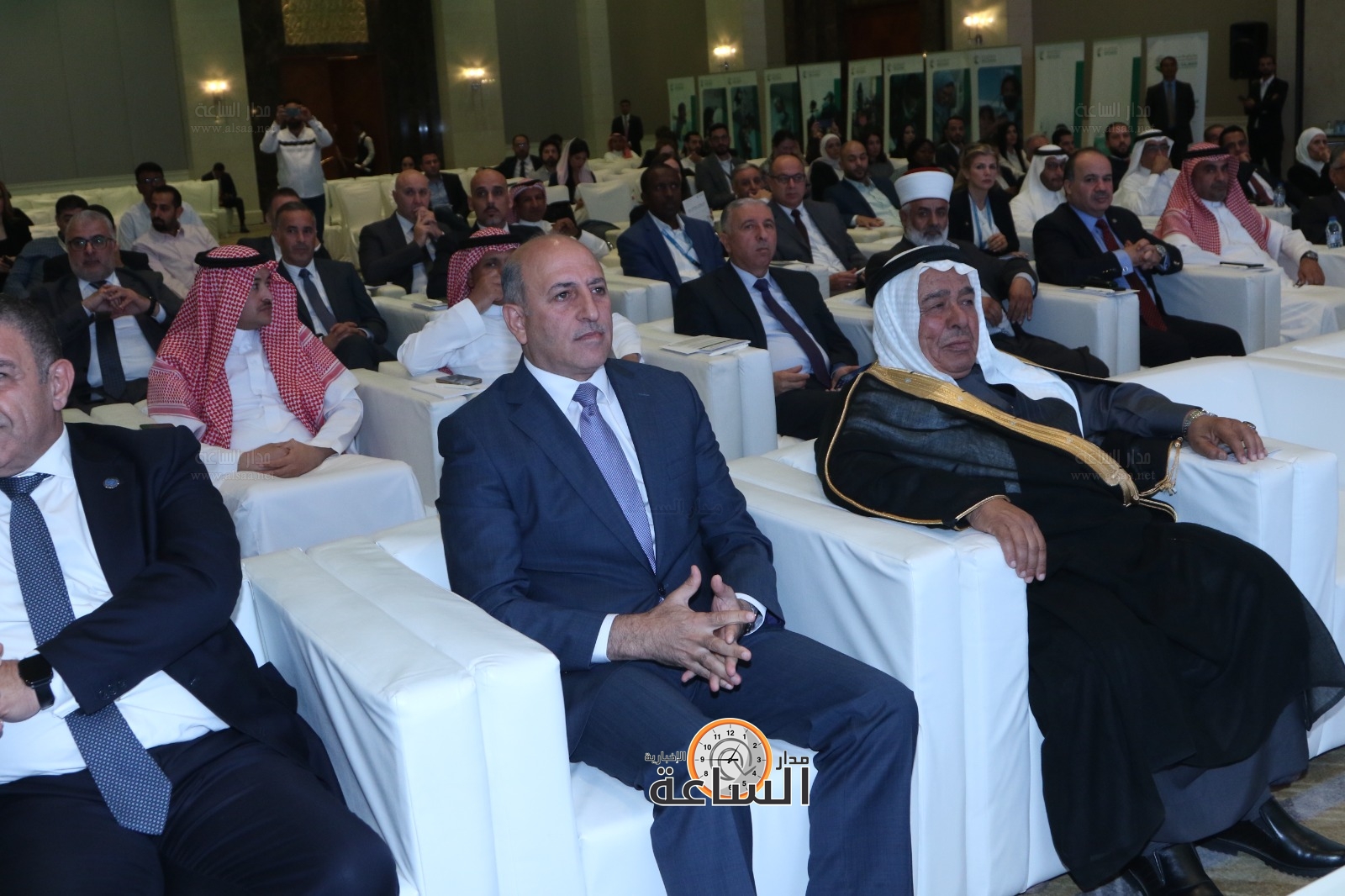 Madar Al-Saa Images 0.4044419307389344