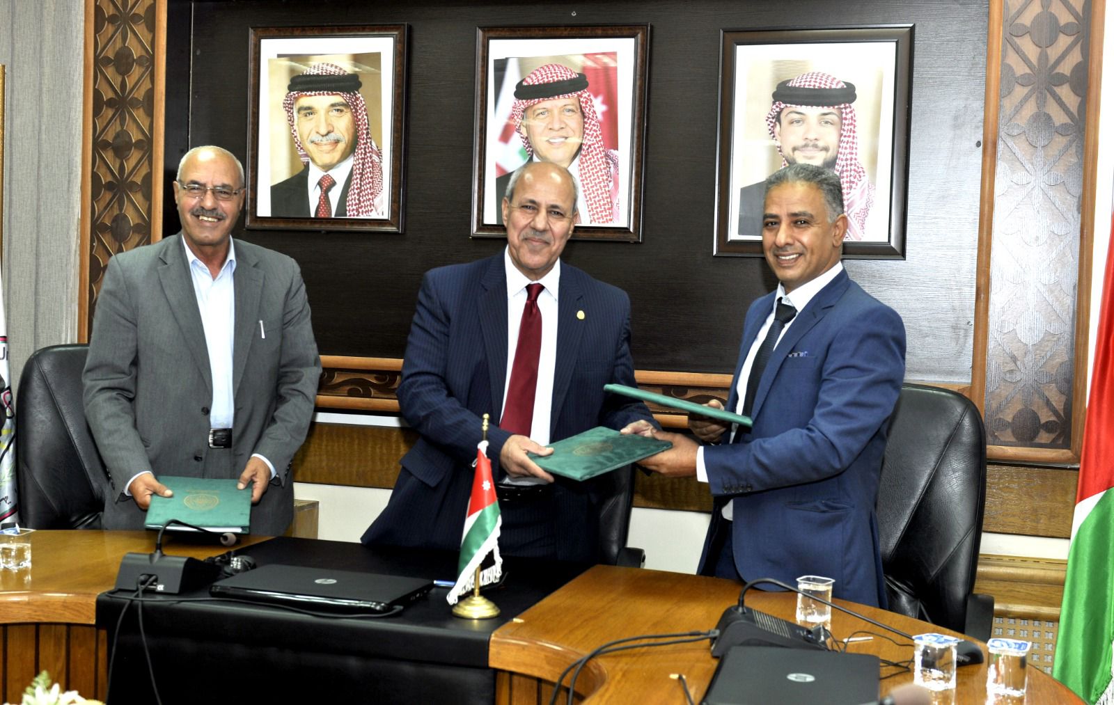 Madar Al-Saa Images 0.48349143160933417