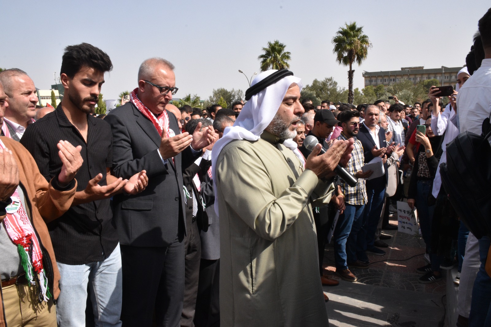 Madar Al-Saa Images 0.03169304630117464