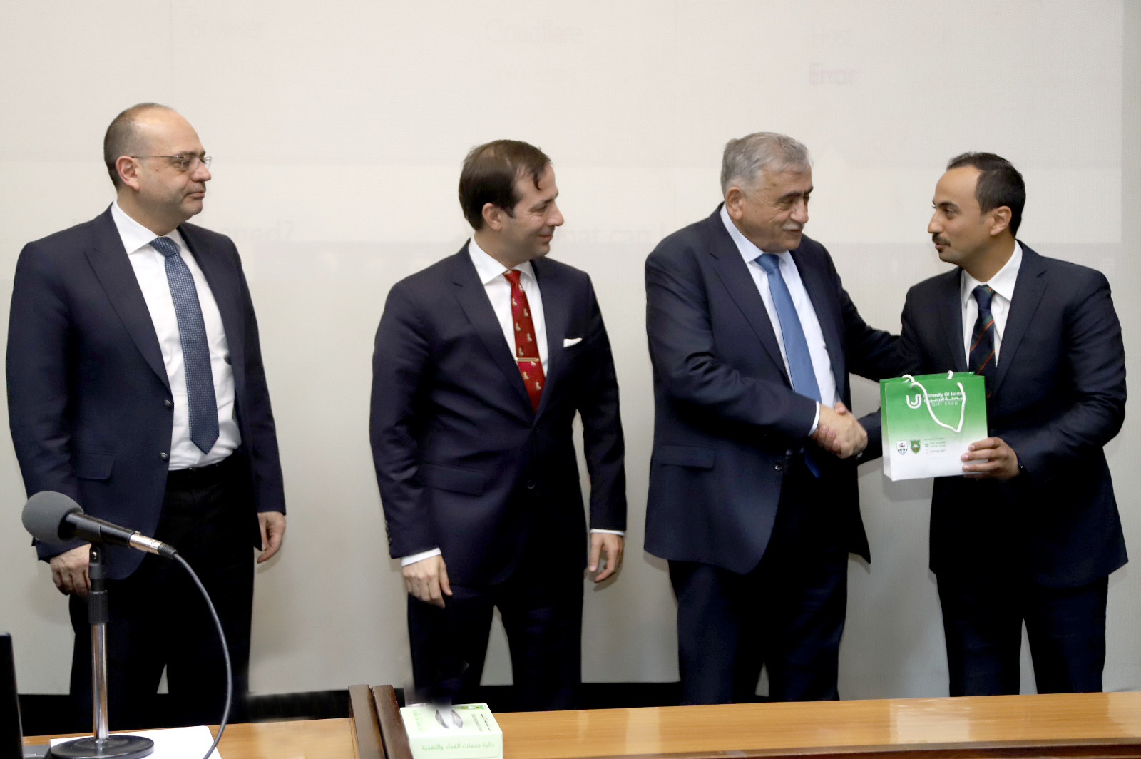 Madar Al-Saa Images 0.6021859548566819