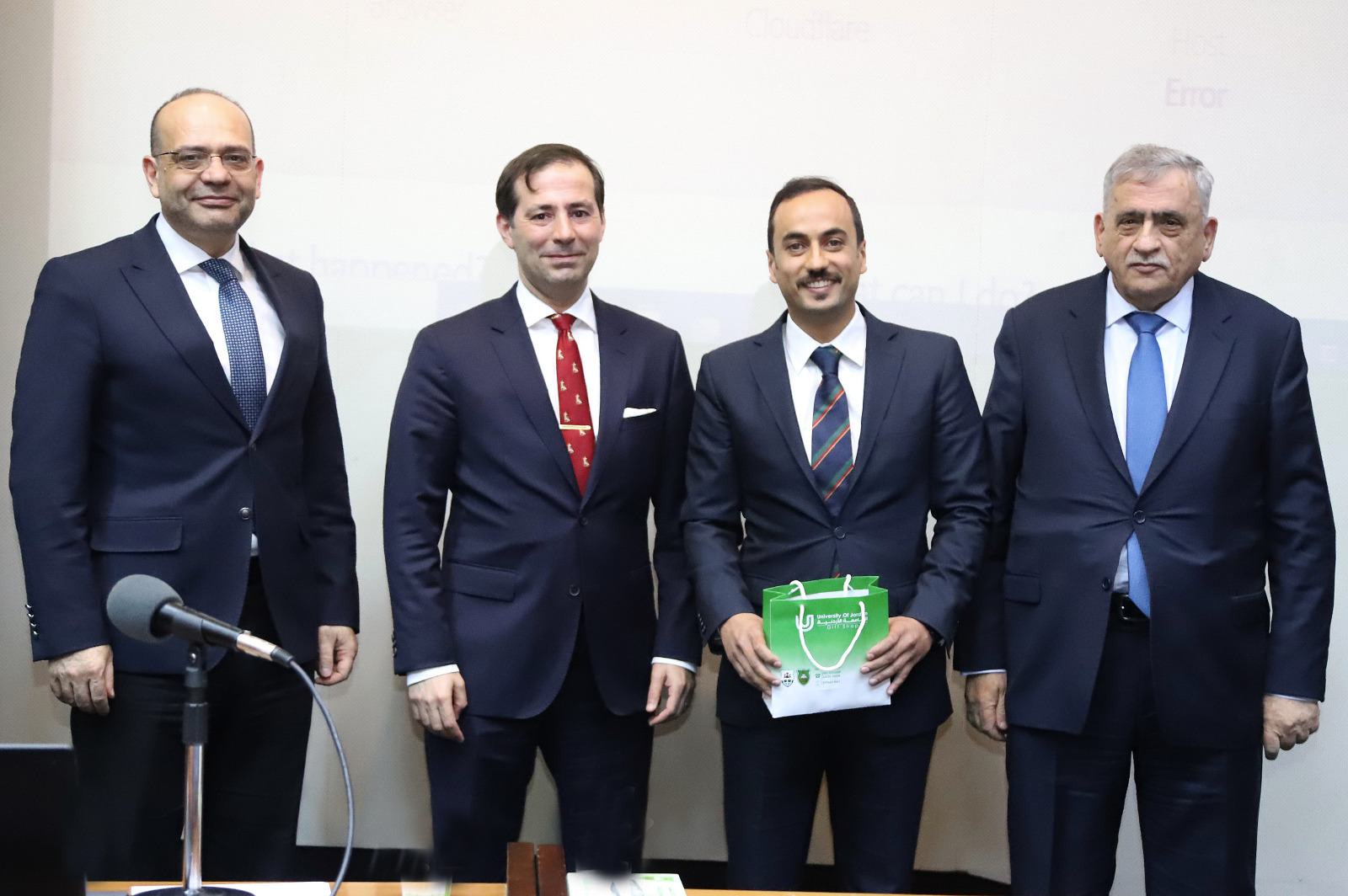 Madar Al-Saa Images 0.1555414545673528