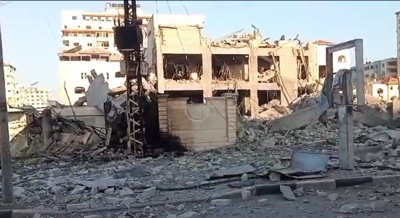 Madar Al-Saa Images 0.7496251087104995