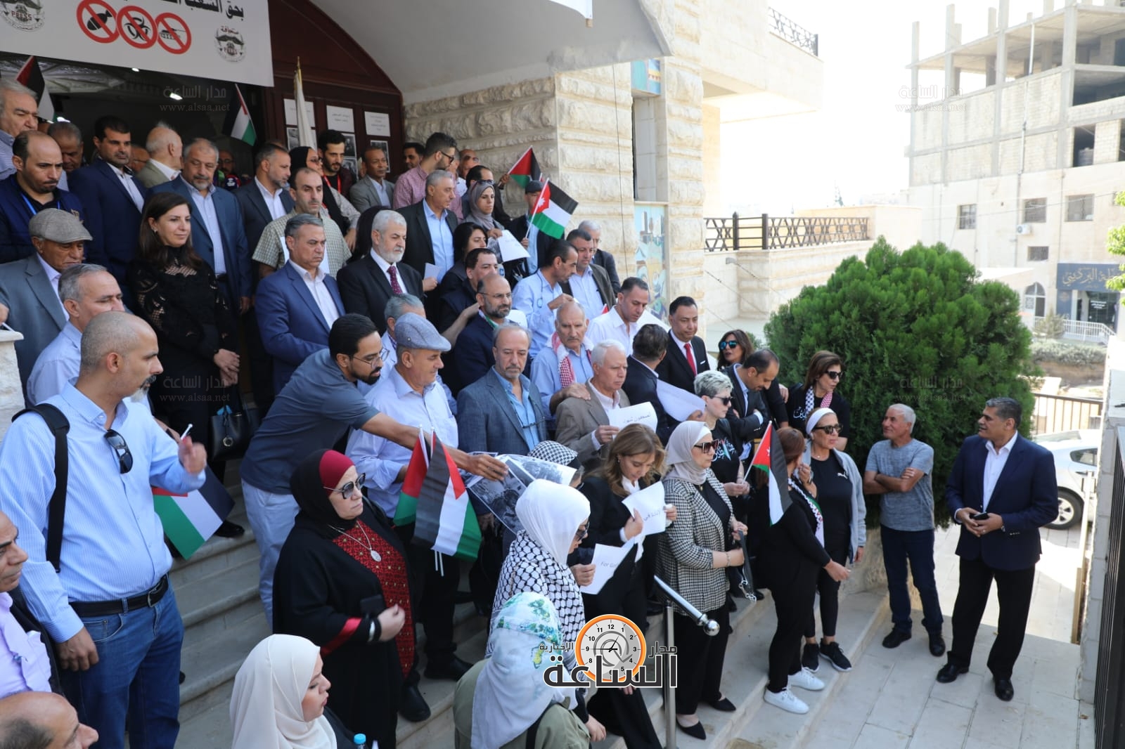 Madar Al-Saa Images 0.04472455216494997