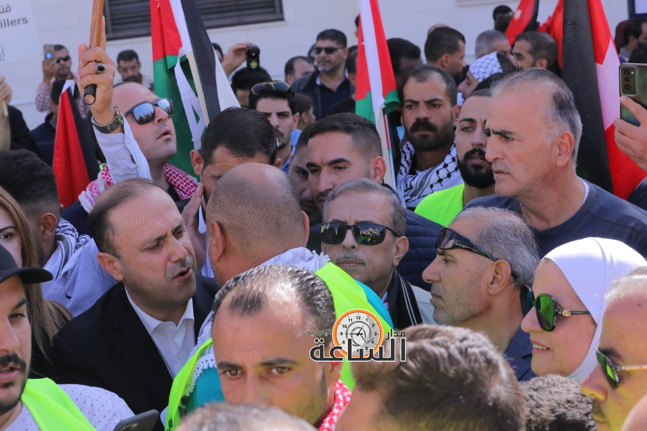 Madar Al-Saa Images 0.04360401369252154