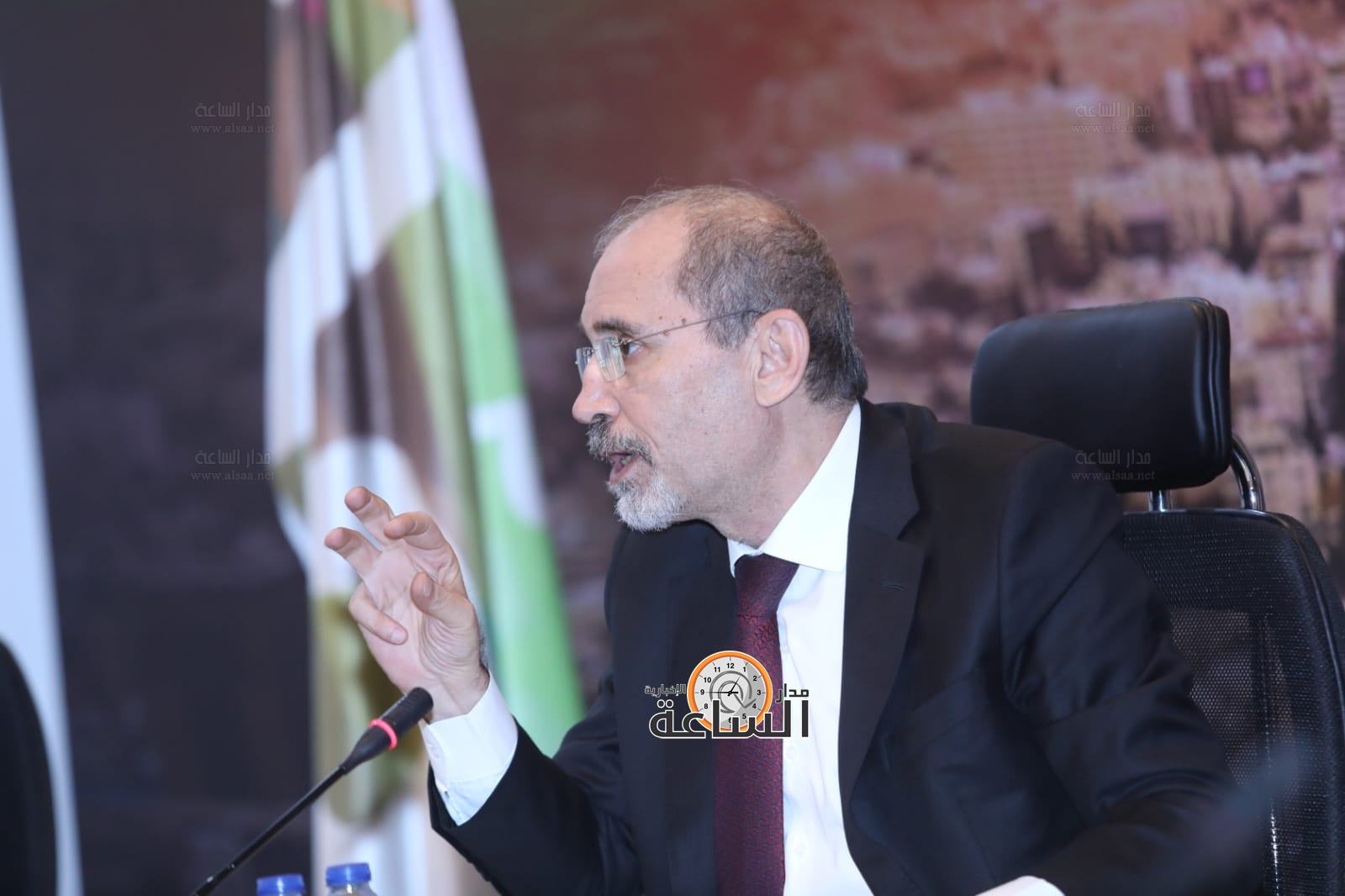 Madar Al-Saa Images 0.3055779272683601