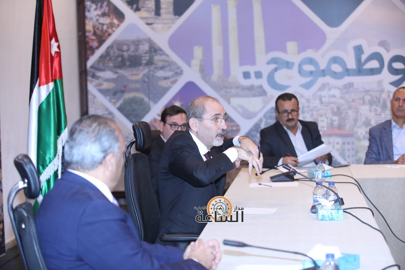 Madar Al-Saa Images 0.4349260338500214